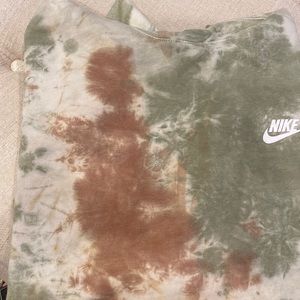 Men’s Nike size large, tie-dye sweatshirt. #Hoodie #Nike